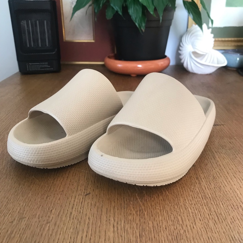 Women’s Slide Slippers - Cream Comfortable Pool Slides